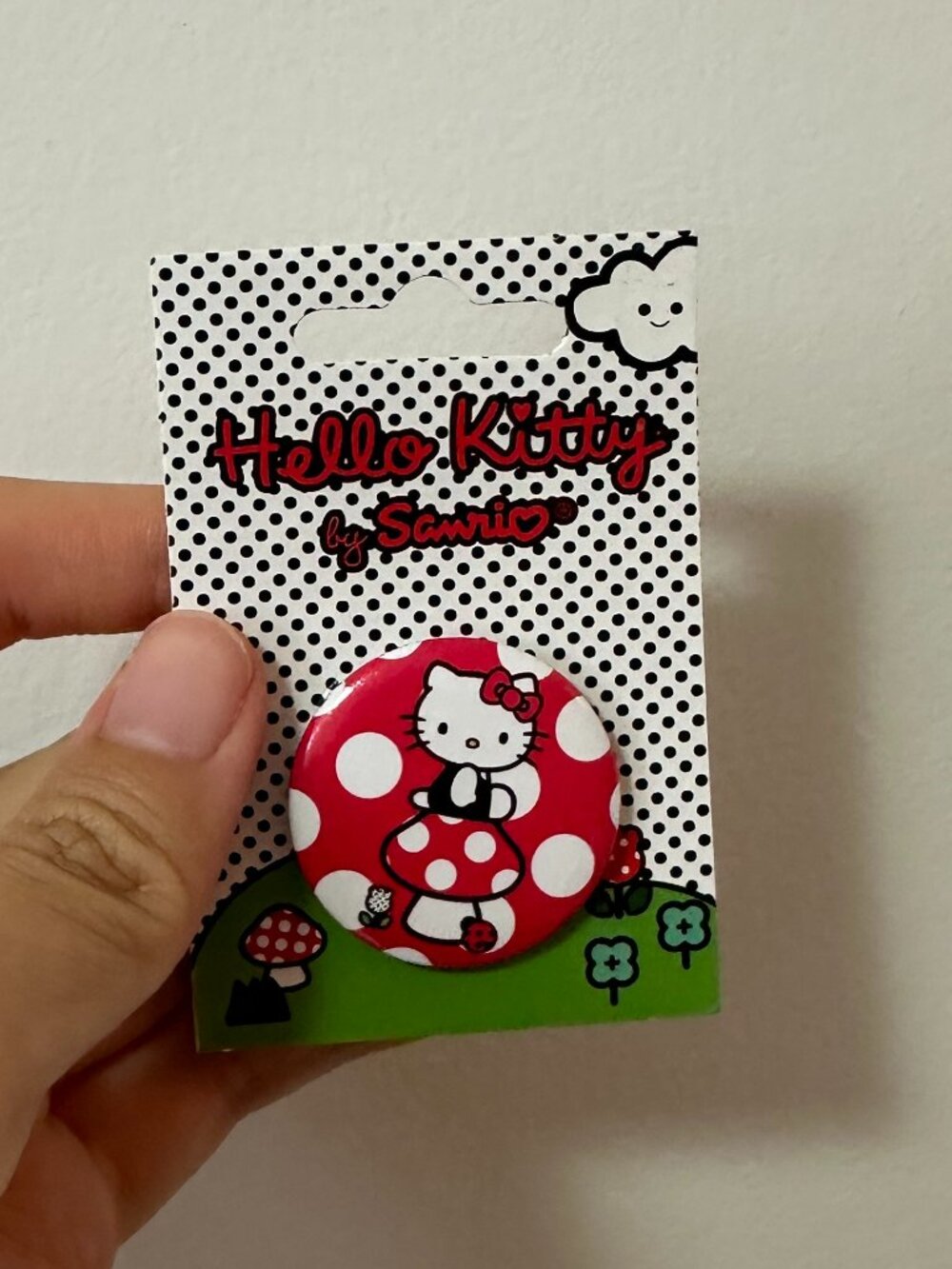 NEW Vintage Hello Kitty Sanrio button badge